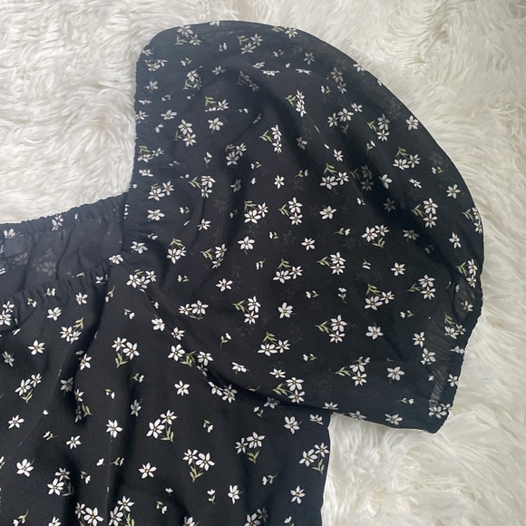 Madewell short sleeve peasant top. Black with white Flowers.  Size XL. - Picture 3 of 5